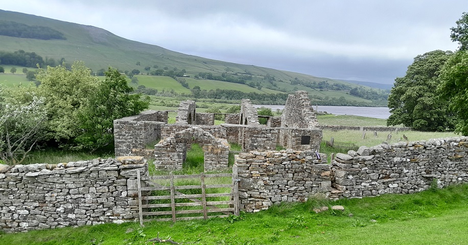 stone ruins on the walk between Marsett Hill and Semerwater